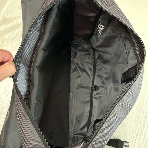 Rick Steves LAPTOP MESSENGER BAG - grey/blk - Picture 13 of 16